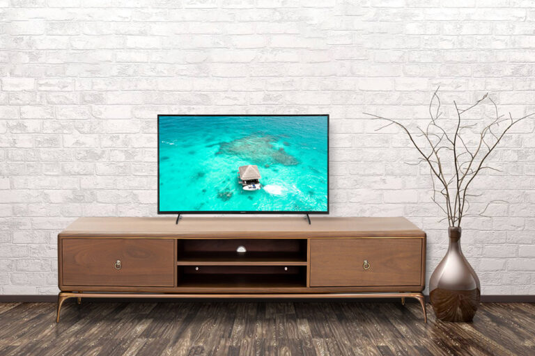 Empty interior of room with vase over brick wall background 3d rendering